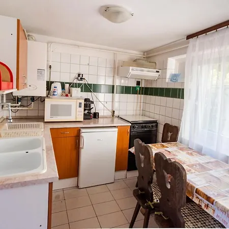 Fenyvesi Vendeghaz Apartment *
